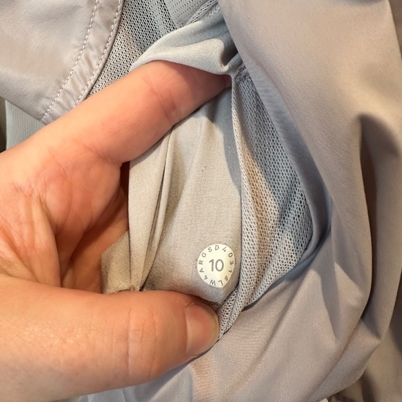 Lululemon Grey Lightweight Classic Fit Windbreaker Running Jacket - Size 10 EUC - Picture 6 of 8